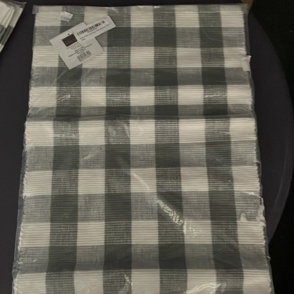 Placemats - Picture 1 of 3